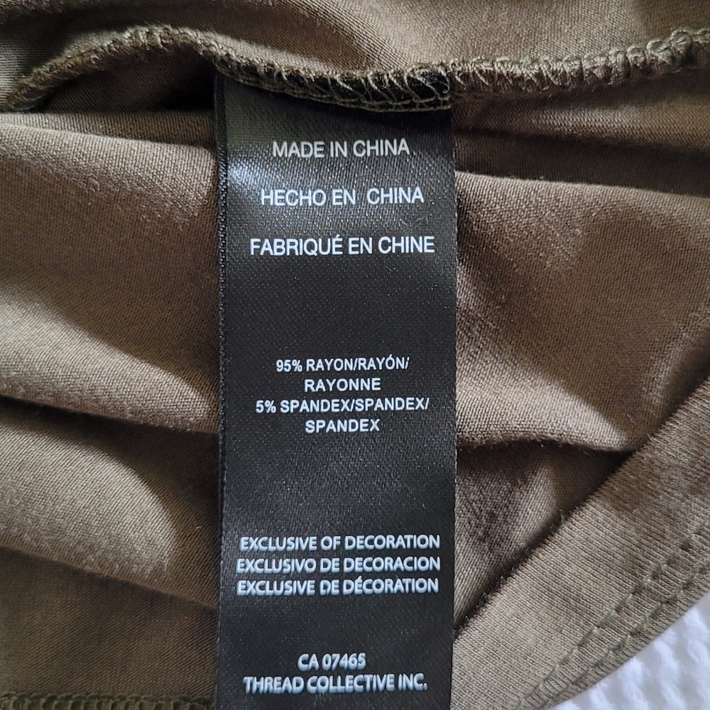 bebe Ivy Green💚 Top w/Cutout✂️ Sleeve Detail-NWT - Picture 5 of 14